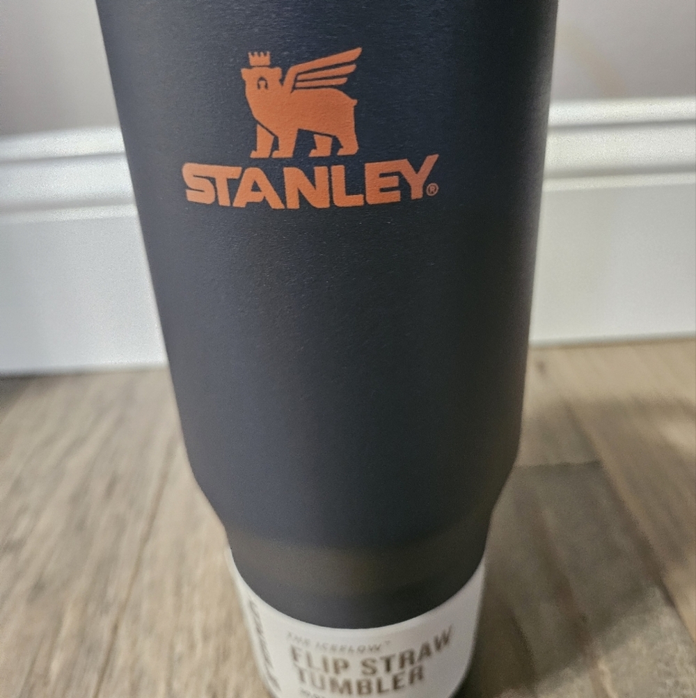 Stanley 30 Oz. Ice FLOW FLIP STRAW TUMBLER - Picture 3 of 6